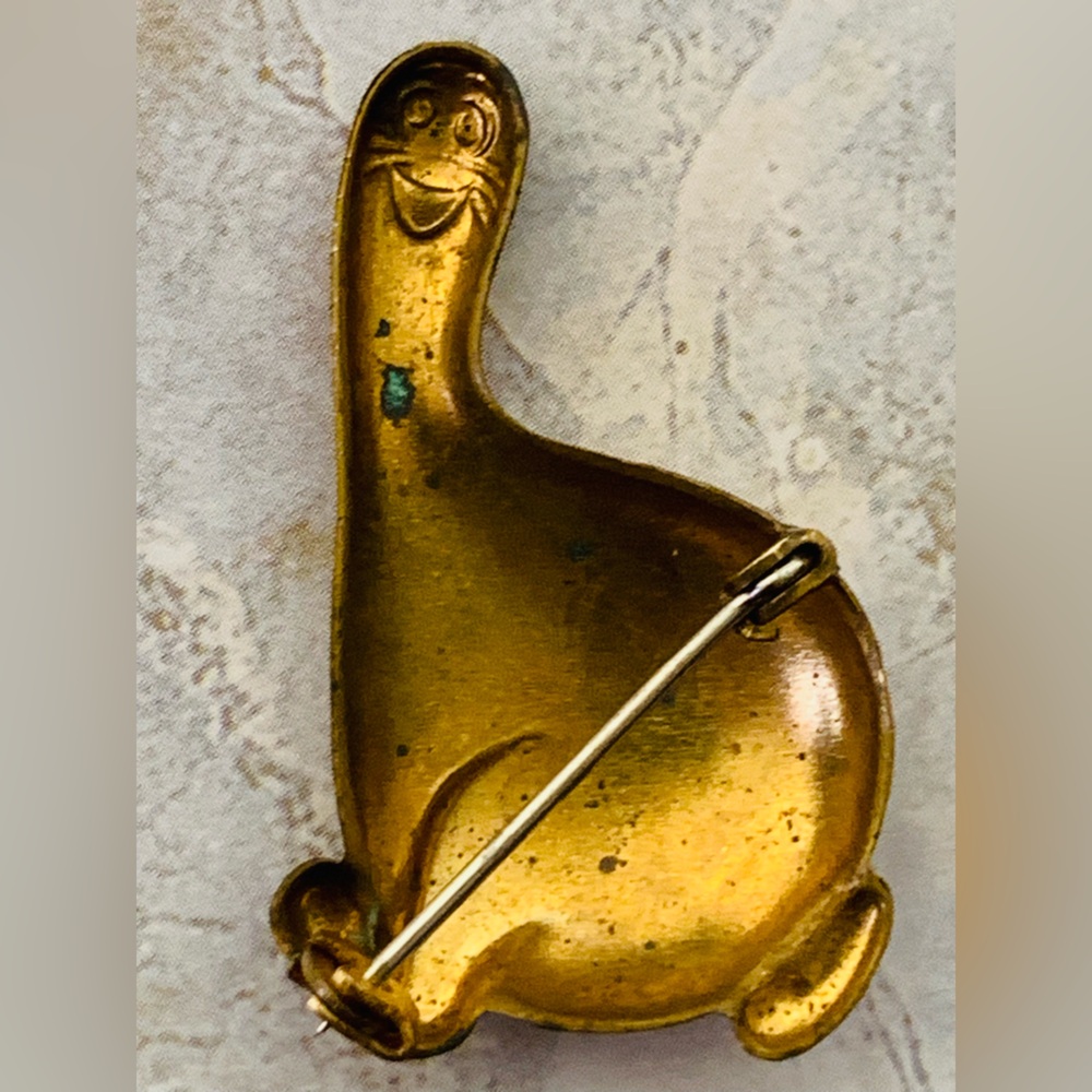 Vintage Shmoo Lil’ Abner Golden Pin - Picture 4 of 7